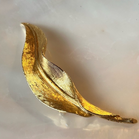 Marcel Boucher Jewelry - Vintage Boucher leaf brooch, 60s, brushed gold texture MCM Elegant